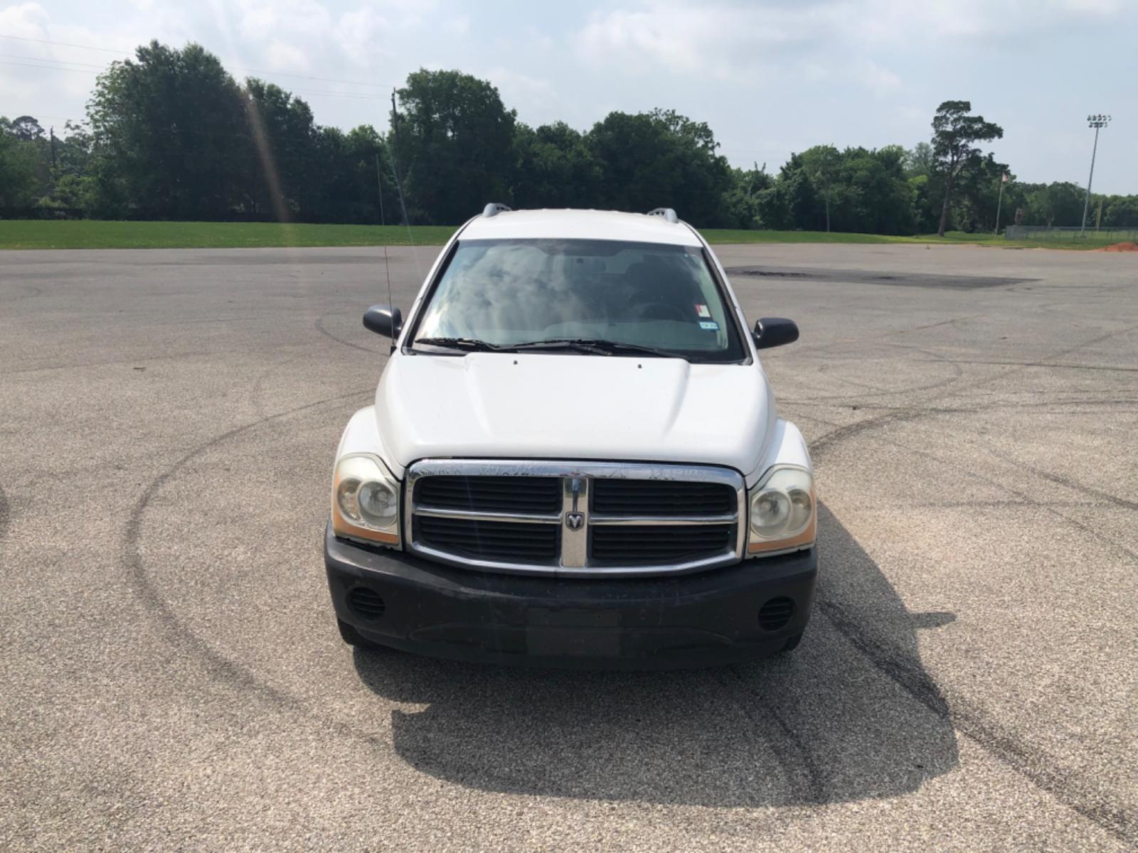 2005 white Dodge Durango ST 2WD (1D4HD38NX5F) with an 4.7L V8 SOHC 16V engine, located at 5005 Telephone Rd., Houston, TX, 77087, (713) 641-0980, 29.690666, -95.298683 - Photo #1