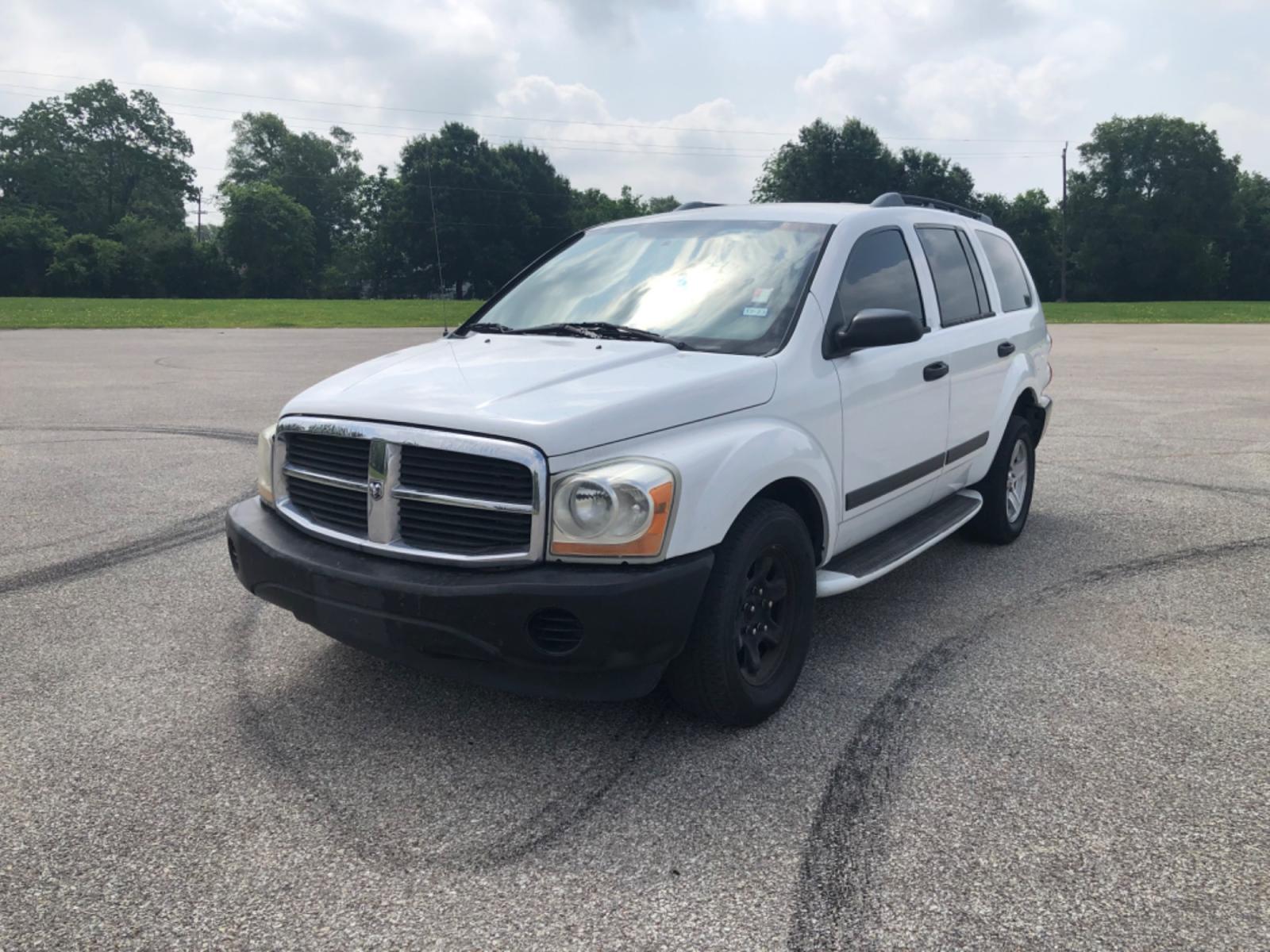 2005 white Dodge Durango ST 2WD (1D4HD38NX5F) with an 4.7L V8 SOHC 16V engine, located at 5005 Telephone Rd., Houston, TX, 77087, (713) 641-0980, 29.690666, -95.298683 - Photo #2