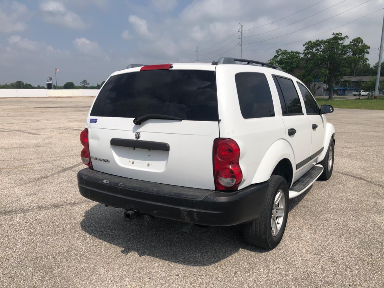 2005 white Dodge Durango ST 2WD (1D4HD38NX5F) with an 4.7L V8 SOHC 16V engine, located at 5005 Telephone Rd., Houston, TX, 77087, (713) 641-0980, 29.690666, -95.298683 - Photo #8