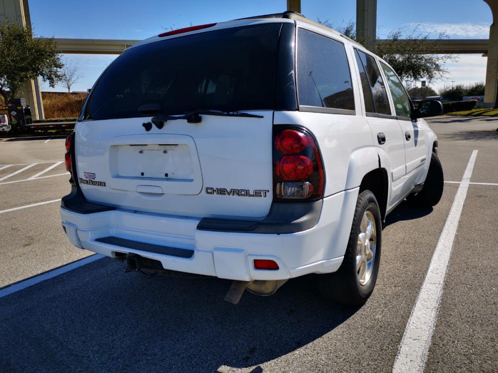 2002 White Chevrolet TrailBlazer LS 2WD (1GNDS13S322) with an 4.2L L6 DOHC 24V engine, 4-Speed Automatic Overdrive transmission, located at 5005 Telephone Rd., Houston, TX, 77087, (713) 641-0980, 29.690666, -95.298683 - Photo #3