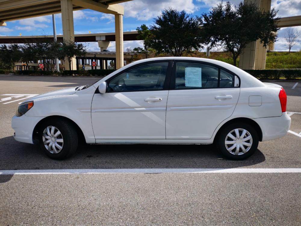 2009 white Hyundai Accent GLS 4-Door (KMHCN46C39U) with an 1.6L L4 DOHC 16V engine, located at 5005 Telephone Rd., Houston, TX, 77087, (713) 641-0980, 29.690666, -95.298683 - Photo #2
