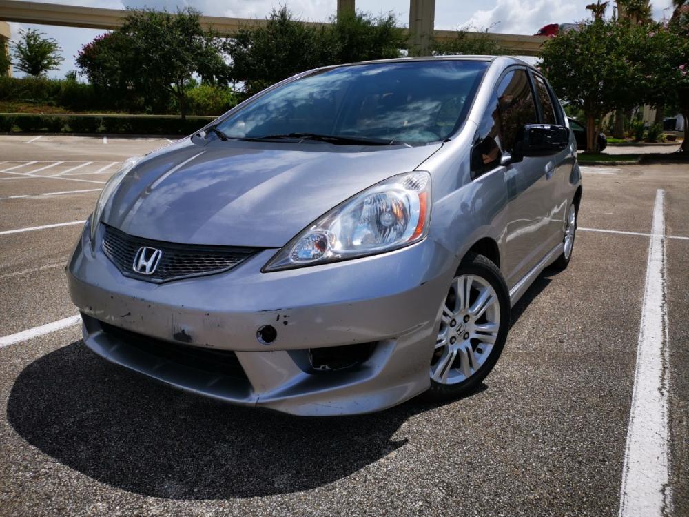 2009 silver Honda Fit Sport 5-Speed AT (JHMGE88449C) with an 1.5L L4 SOHC 16V engine, 5-Speed Automatic Overdrive transmission, located at 5005 Telephone Rd., Houston, TX, 77087, (713) 641-0980, 29.690666, -95.298683 - Photo #0