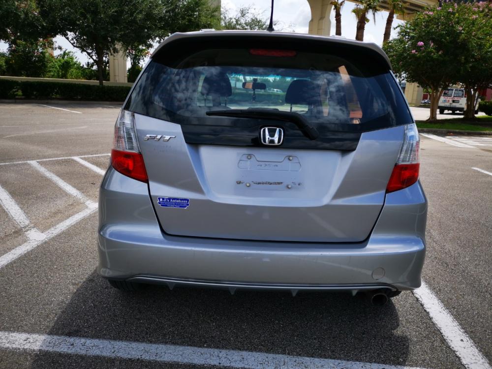 2009 silver Honda Fit Sport 5-Speed AT (JHMGE88449C) with an 1.5L L4 SOHC 16V engine, 5-Speed Automatic Overdrive transmission, located at 5005 Telephone Rd., Houston, TX, 77087, (713) 641-0980, 29.690666, -95.298683 - Photo #3