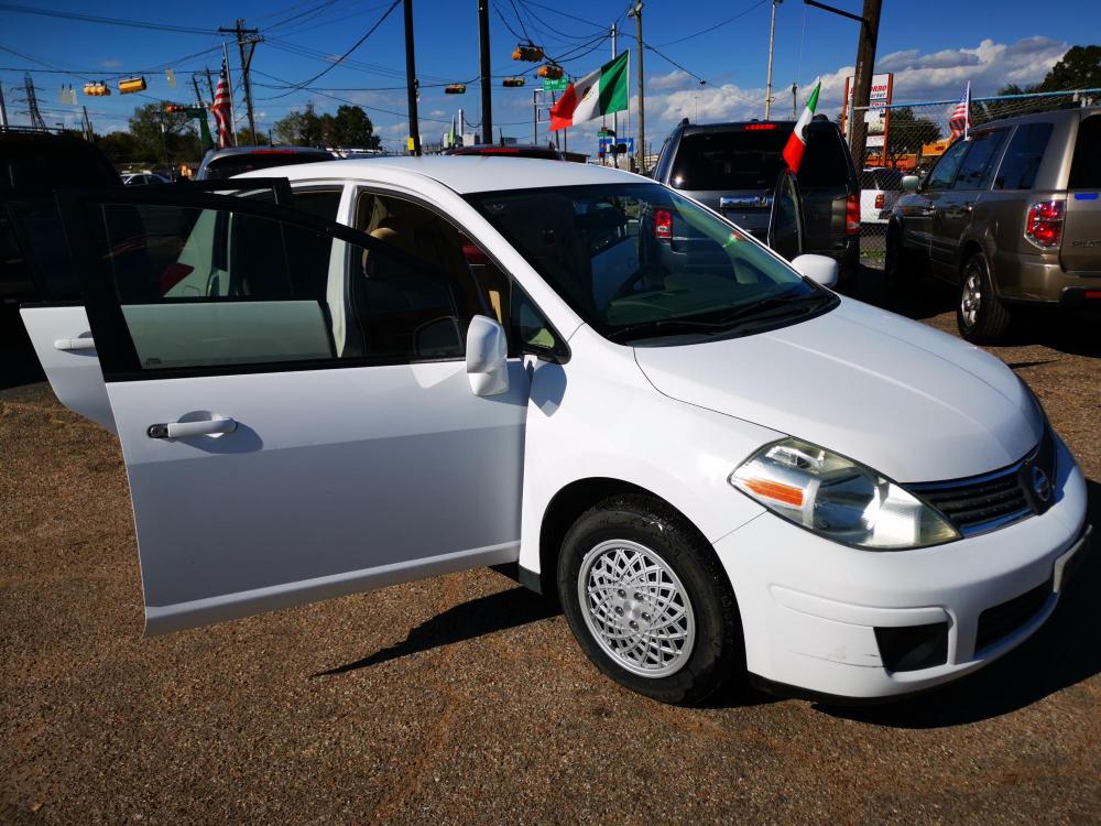 2009 White Nissan Versa 1.8 S Hatchback (3N1BC13E29L) with an 1.8L L4 DOHC 16V engine, located at 5005 Telephone Rd., Houston, TX, 77087, (713) 641-0980, 29.690666, -95.298683 - Photo #0