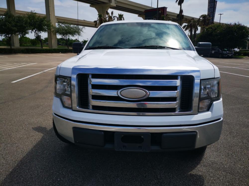 2009 White Ford F-150 STX 2WD (1FTRF12W59K) with an 4.6L V8 SOHC 16V engine, located at 5005 Telephone Rd., Houston, TX, 77087, (713) 641-0980, 29.690666, -95.298683 - Photo #1
