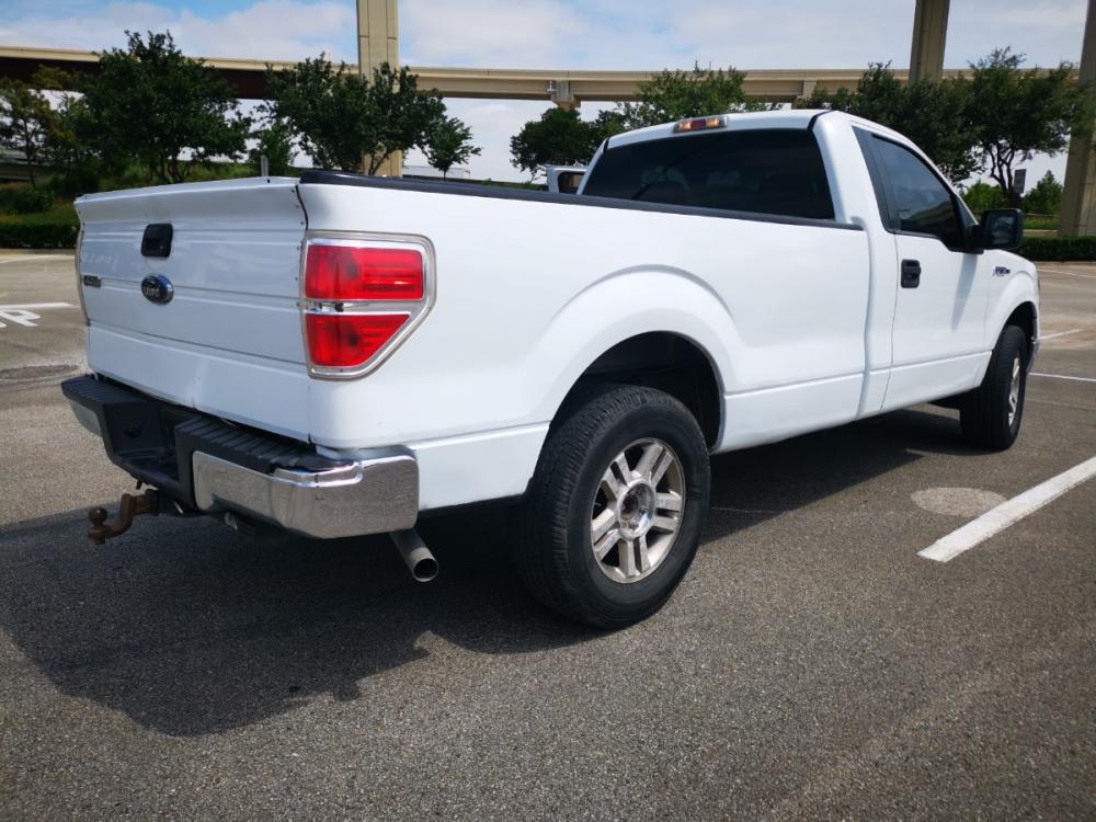 2009 White Ford F-150 STX 2WD (1FTRF12W59K) with an 4.6L V8 SOHC 16V engine, located at 5005 Telephone Rd., Houston, TX, 77087, (713) 641-0980, 29.690666, -95.298683 - Photo #3