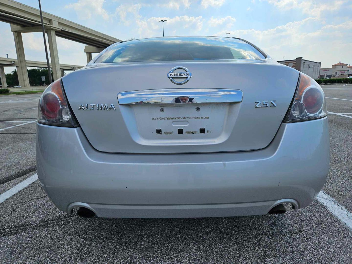 2010 silver Nissan Altima 2.5 (1N4AL2AP6AN) with an 2.5L L4 DOHC 16V engine, 6-Speed Manual transmission, located at 5005 Telephone Rd., Houston, TX, 77087, (713) 641-0980, 29.690666, -95.298683 - Photo#4