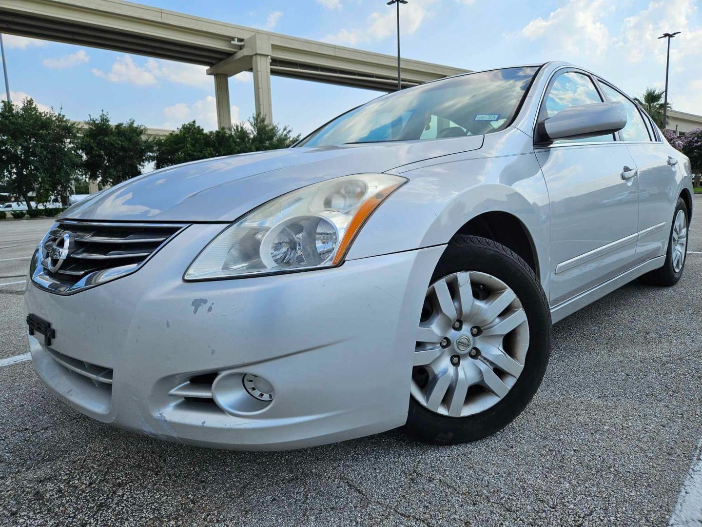 2010 silver Nissan Altima 2.5 (1N4AL2AP6AN) with an 2.5L L4 DOHC 16V engine, 6-Speed Manual transmission, located at 5005 Telephone Rd., Houston, TX, 77087, (713) 641-0980, 29.690666, -95.298683 - Photo#0