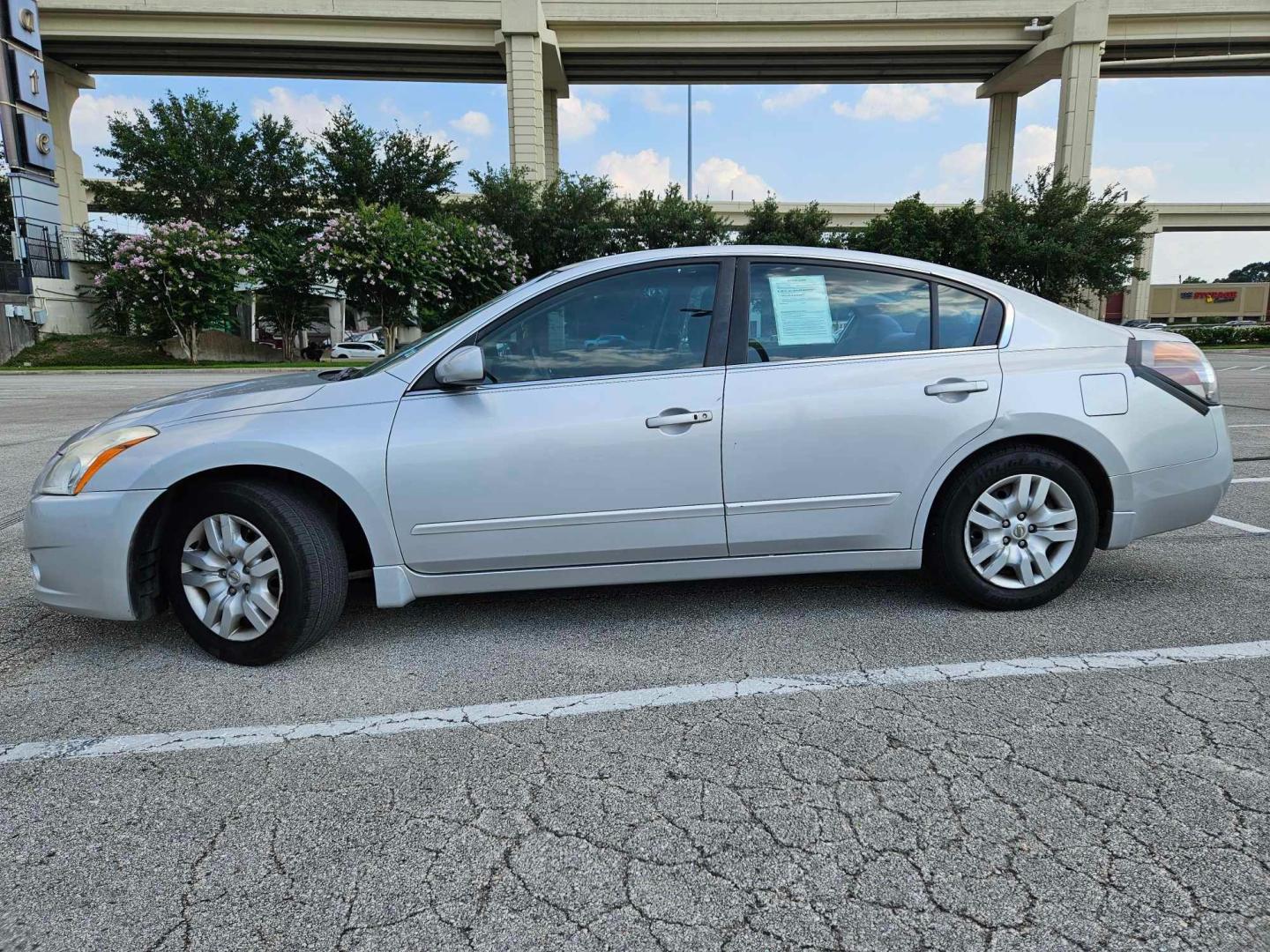 2010 silver Nissan Altima 2.5 (1N4AL2AP6AN) with an 2.5L L4 DOHC 16V engine, 6-Speed Manual transmission, located at 5005 Telephone Rd., Houston, TX, 77087, (713) 641-0980, 29.690666, -95.298683 - Photo#1