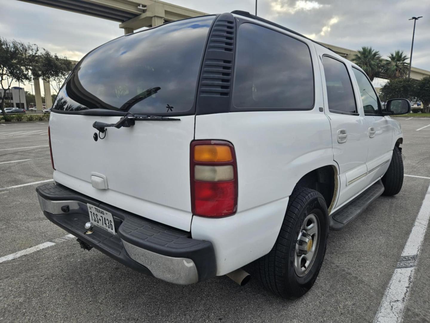 2003 Chevrolet Tahoe LS photo 4