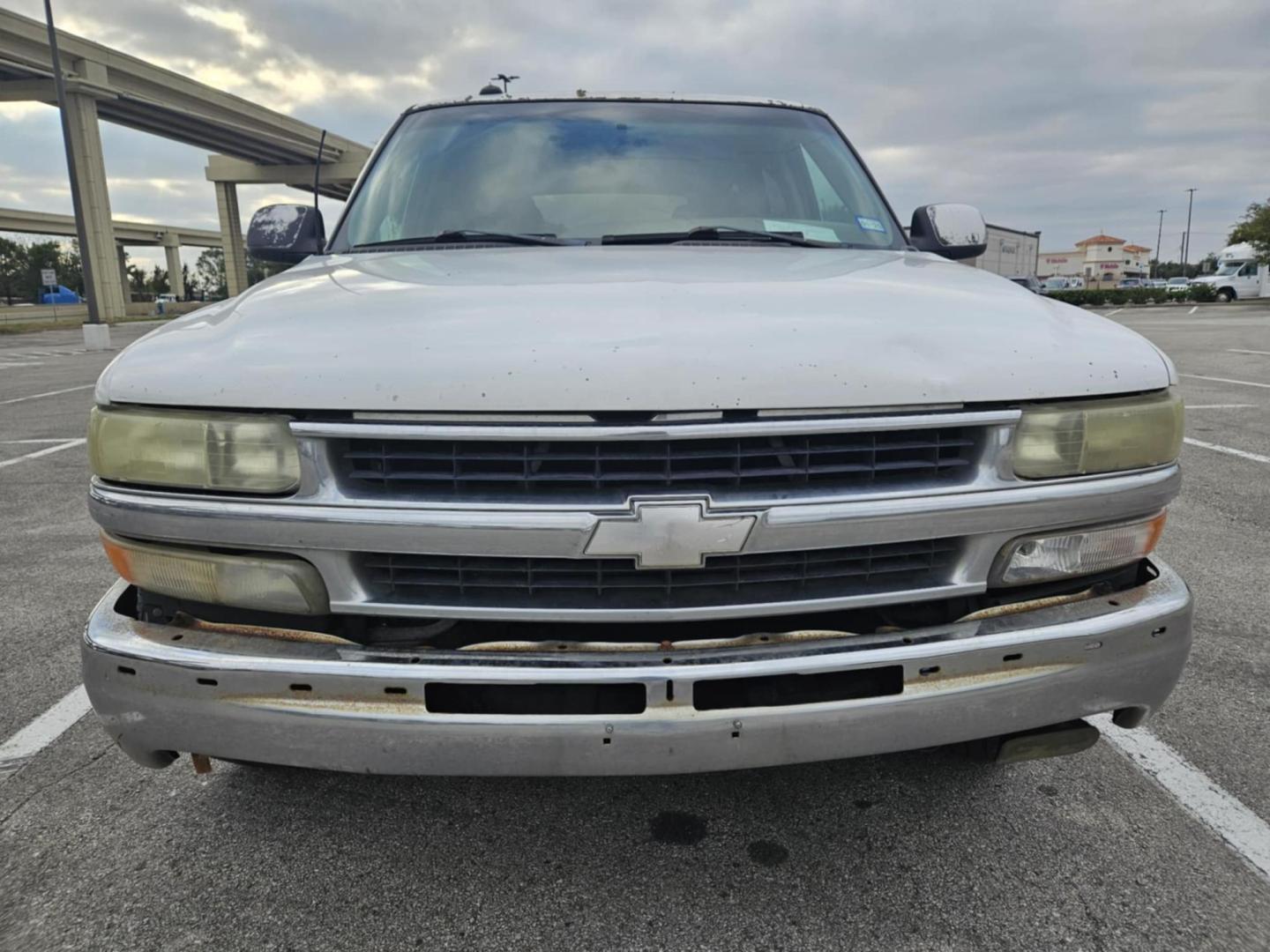 2003 Chevrolet Tahoe LS photo 2