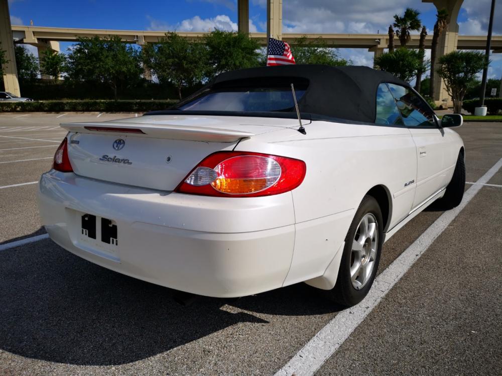 2002 white Toyota Camry Solara SE Convertible (2T1FF28P32C) with an 3.0L V6 DOHC 24V engine, 4-Speed Automatic Overdrive transmission, located at 5005 Telephone Rd., Houston, TX, 77087, (713) 641-0980, 29.690666, -95.298683 - Photo #4