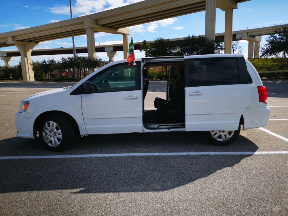 2016 white Dodge Grand Caravan SE (2C4RDGBG8GR) with an 3.6L V6 DOHC 24V engine, 6A transmission, located at 5005 Telephone Rd., Houston, TX, 77087, (713) 641-0980, 29.690666, -95.298683 - Photo #3