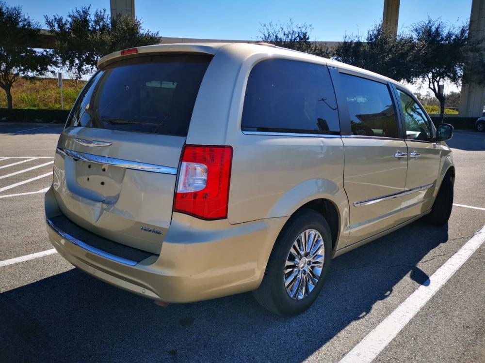2011 Chrysler Town & Country Limited (2A4RR6DG7BR) with an 3.6L V6 DOHC 24V engine, 6-Speed Automatic transmission, located at 5005 Telephone Rd., Houston, TX, 77087, (713) 641-0980, 29.690666, -95.298683 - Photo #4