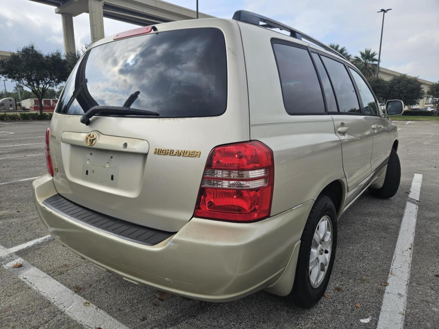 2001 Tan Toyota Highlander V6 2WD (JTEGF21A010) with an 3.0L V6 DOHC 24V engine, located at 5005 Telephone Rd., Houston, TX, 77087, (713) 641-0980, 29.690666, -95.298683 - Photo#3