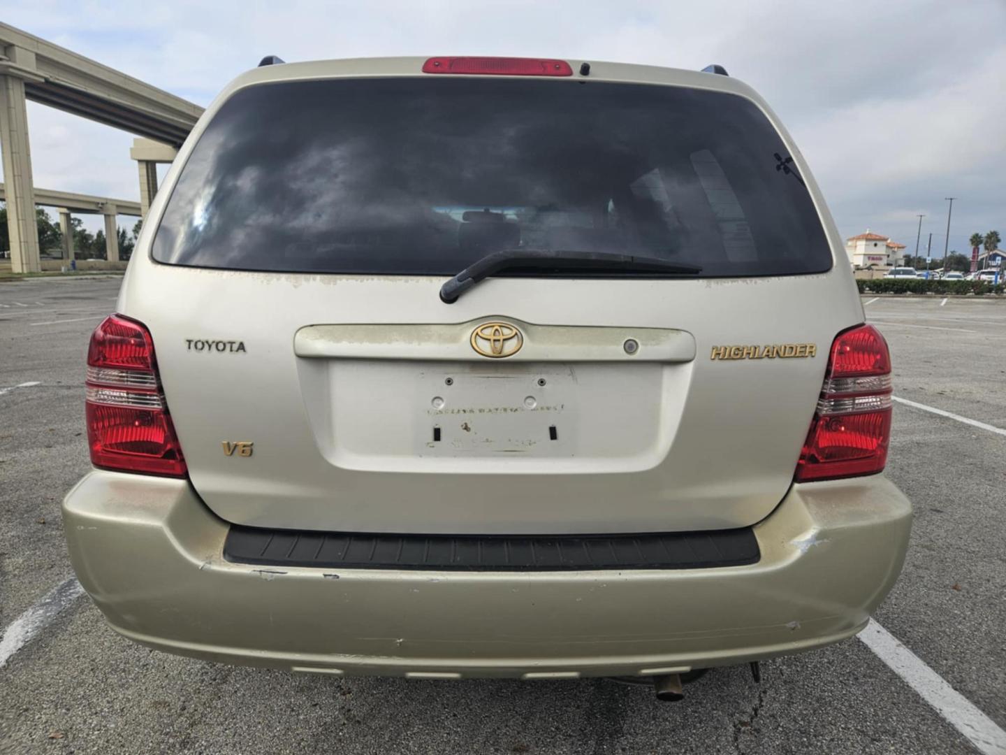 2001 Tan Toyota Highlander V6 2WD (JTEGF21A010) with an 3.0L V6 DOHC 24V engine, located at 5005 Telephone Rd., Houston, TX, 77087, (713) 641-0980, 29.690666, -95.298683 - Photo#4