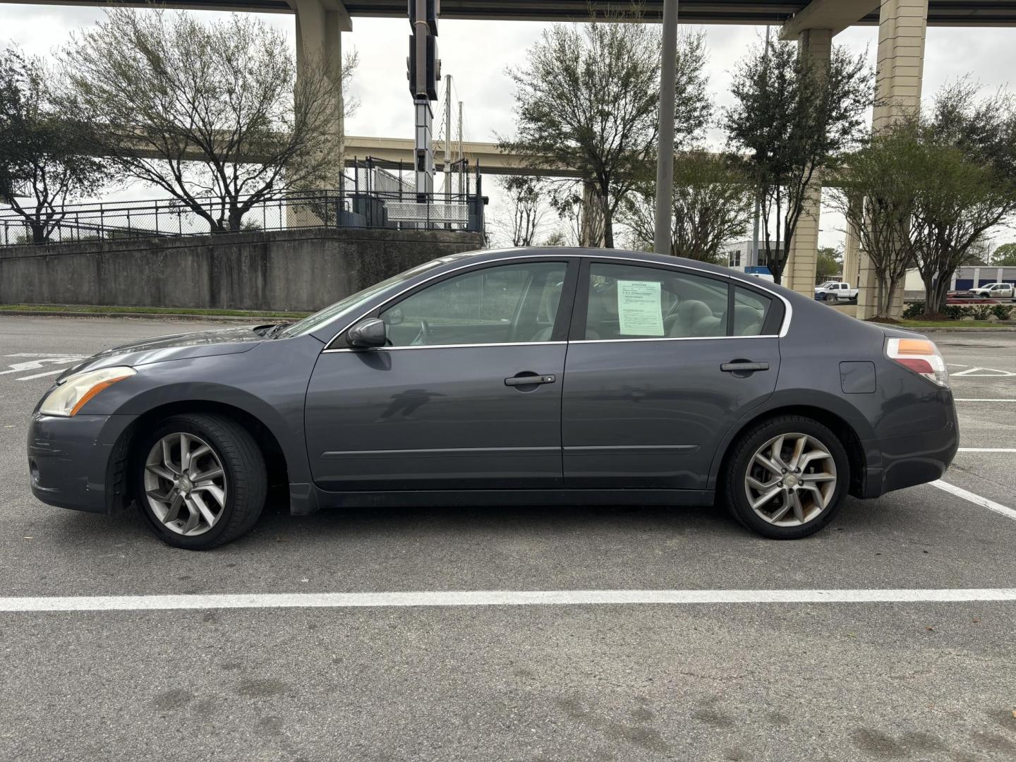 2010 Gray Nissan Altima 2.5 (1N4AL2AP6AN) with an 2.5L L4 DOHC 16V engine, 6-Speed Manual transmission, located at 5005 Telephone Rd., Houston, TX, 77087, (713) 641-0980, 29.690666, -95.298683 - Photo#2