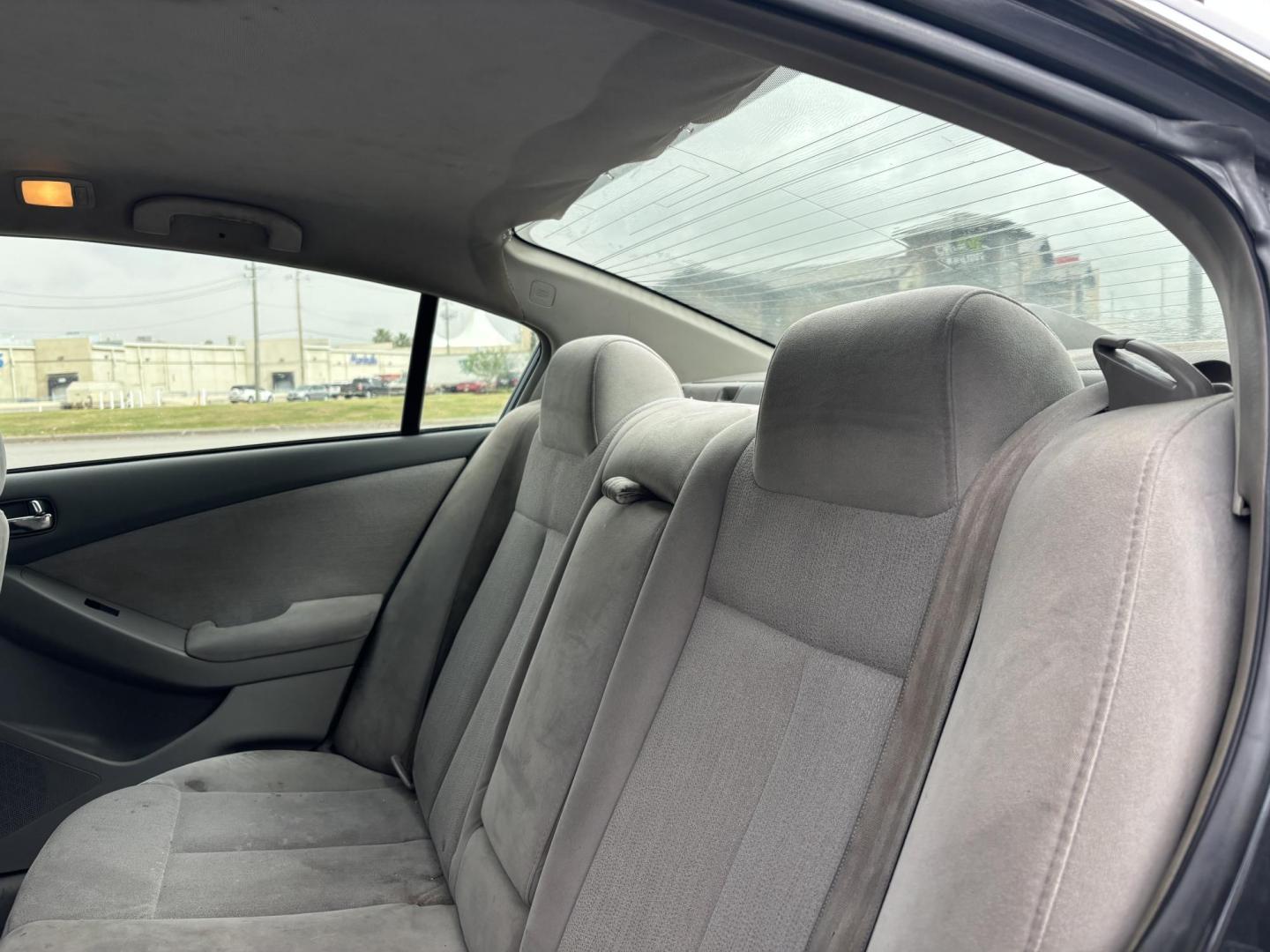 2010 Gray Nissan Altima 2.5 (1N4AL2AP6AN) with an 2.5L L4 DOHC 16V engine, 6-Speed Manual transmission, located at 5005 Telephone Rd., Houston, TX, 77087, (713) 641-0980, 29.690666, -95.298683 - Photo#6