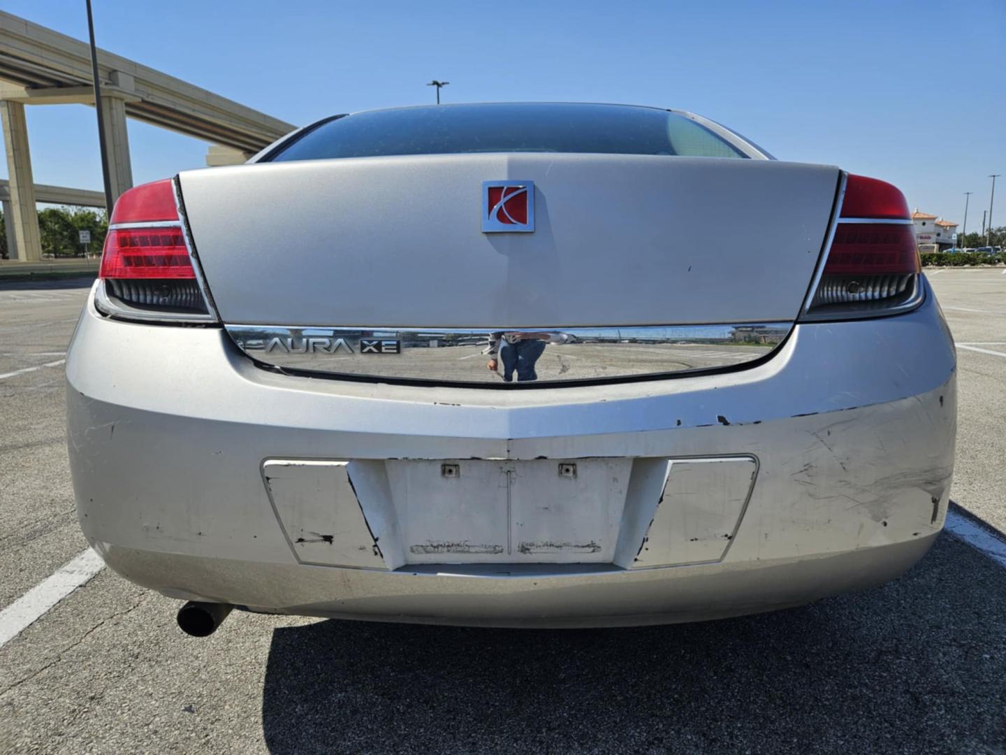 2007 silver Saturn Aura XE (1G8ZS57N17F) with an 3.5L V6 12V OHV engine, 4-Speed Automatic Overdrive transmission, located at 5005 Telephone Rd., Houston, TX, 77087, (713) 641-0980, 29.690666, -95.298683 - Photo#4