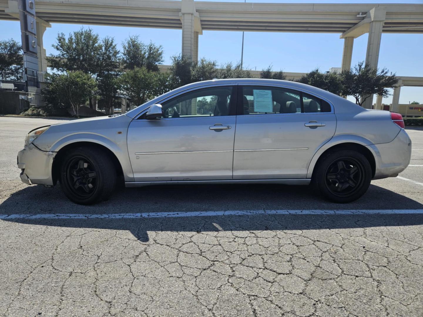 2007 silver Saturn Aura XE (1G8ZS57N17F) with an 3.5L V6 12V OHV engine, 4-Speed Automatic Overdrive transmission, located at 5005 Telephone Rd., Houston, TX, 77087, (713) 641-0980, 29.690666, -95.298683 - Photo#2