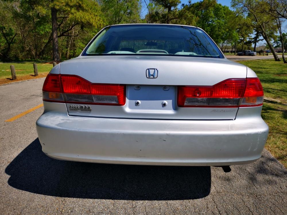 2002 silver Honda Accord Value Package Sedan (1HGCF86682A) with an 2.3L L4 SOHC 16V engine, 4-Speed Automatic Overdrive transmission, located at 5005 Telephone Rd., Houston, TX, 77087, (713) 641-0980, 29.690666, -95.298683 - Photo #3