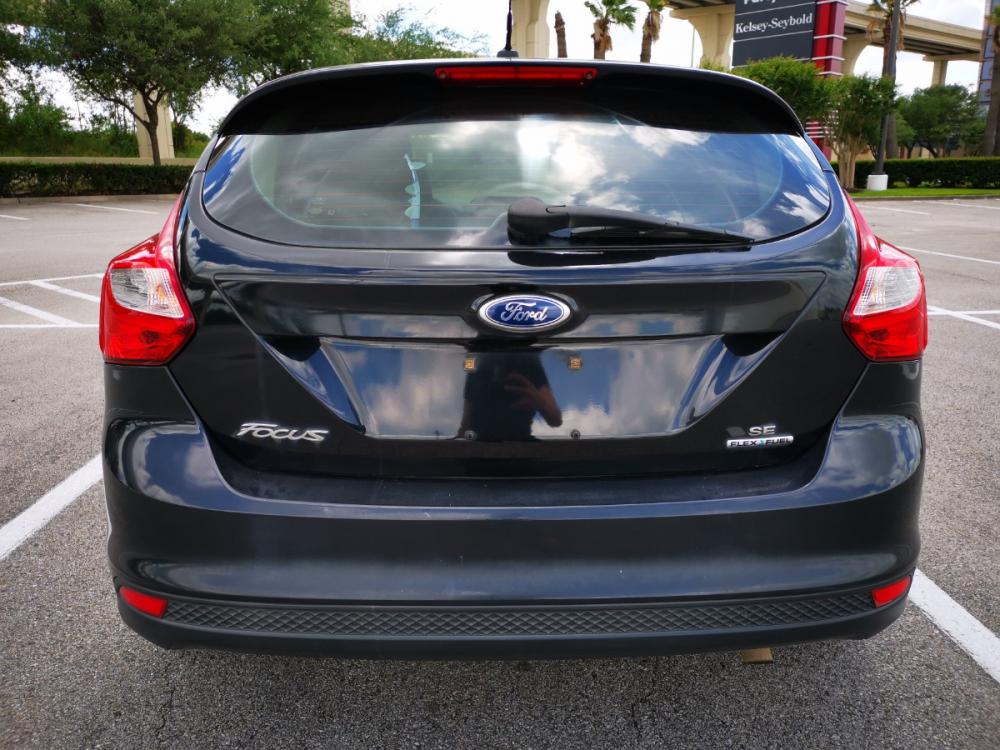 2014 black Ford Focus SE Hatch (1FADP3K28EL) with an 2.0L L4 DOHC 16V engine, located at 5005 Telephone Rd., Houston, TX, 77087, (713) 641-0980, 29.690666, -95.298683 - Photo #3