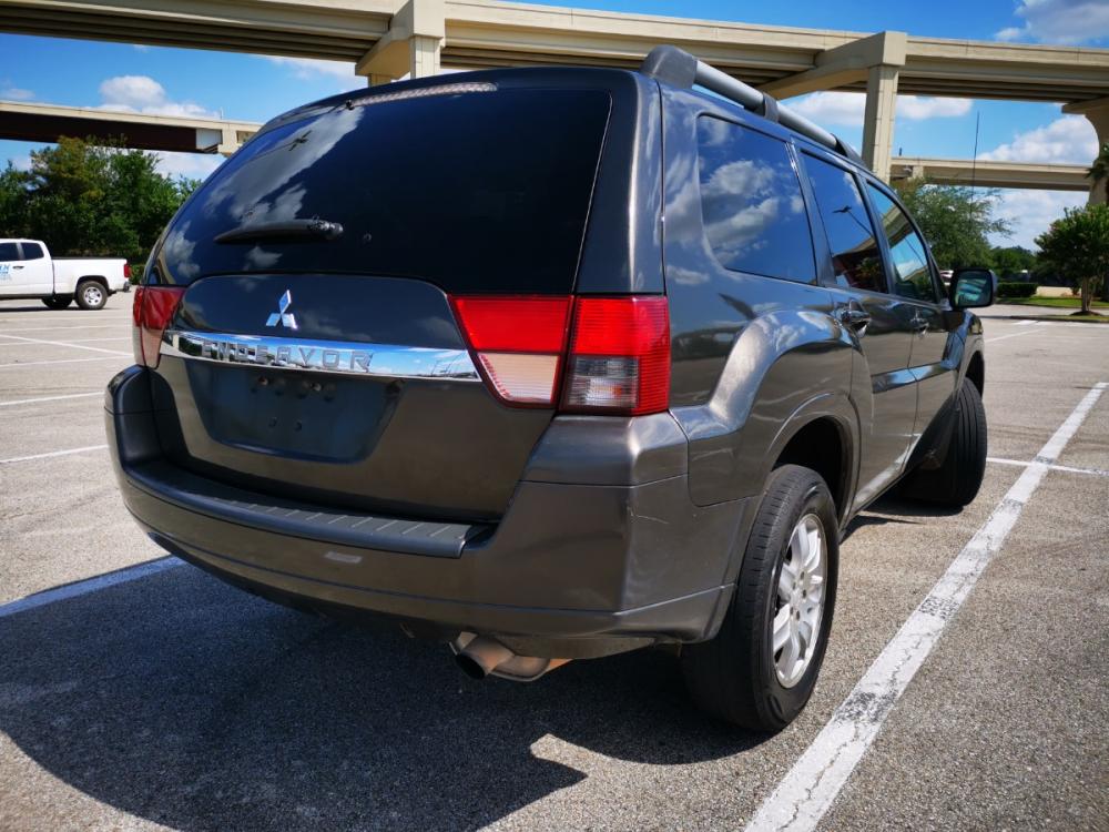 2011 silver Mitsubishi Endeavor LS AWD (4A4JN2AS4BE) with an 3.8L V6 SOHC 24V engine, 4-Speed Automatic transmission, located at 5005 Telephone Rd., Houston, TX, 77087, (713) 641-0980, 29.690666, -95.298683 - Photo #4