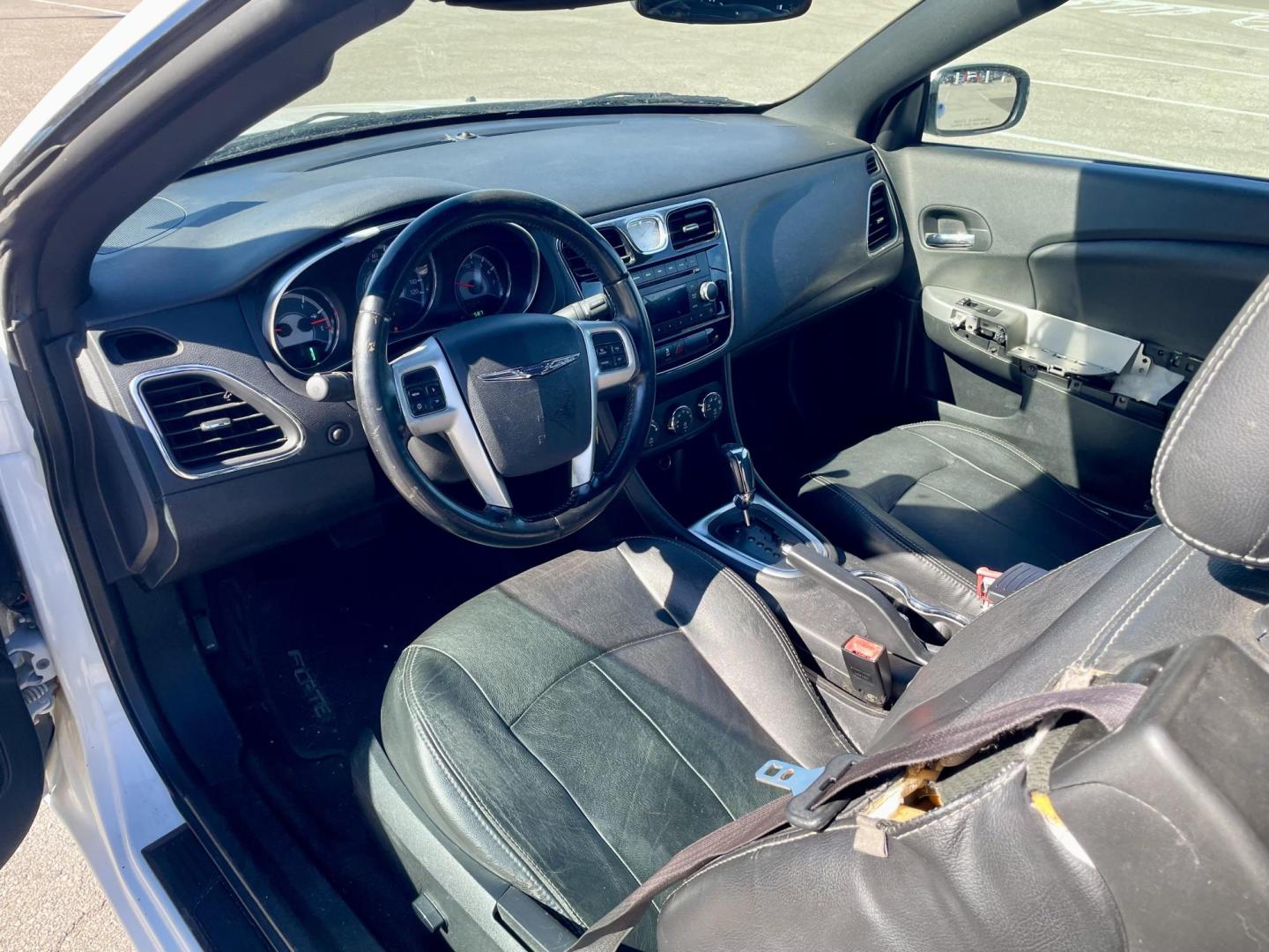 2012 white Chrysler 200 Touring Convertible (1C3BCBEB8CN) with an 2.4L L4 DOHC 16V engine, 6-Speed Automatic transmission, located at 5005 Telephone Rd., Houston, TX, 77087, (713) 641-0980, 29.690666, -95.298683 - Photo#5