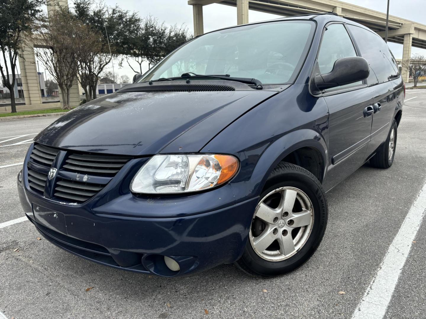 2005 Blue Dodge Grand Caravan SXT (2D4GP44L25R) with an 3.8L V6 OHV 12V engine, 4-Speed Automatic Overdrive transmission, located at 5005 Telephone Rd., Houston, TX, 77087, (713) 641-0980, 29.690666, -95.298683 - Photo#0