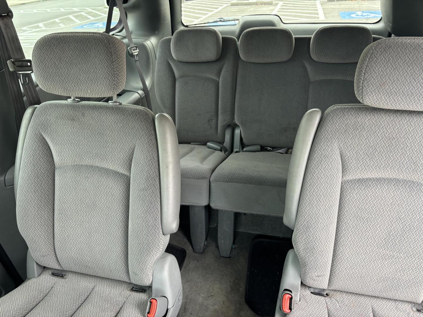 2005 Blue Dodge Grand Caravan SXT (2D4GP44L25R) with an 3.8L V6 OHV 12V engine, 4-Speed Automatic Overdrive transmission, located at 5005 Telephone Rd., Houston, TX, 77087, (713) 641-0980, 29.690666, -95.298683 - Photo#6