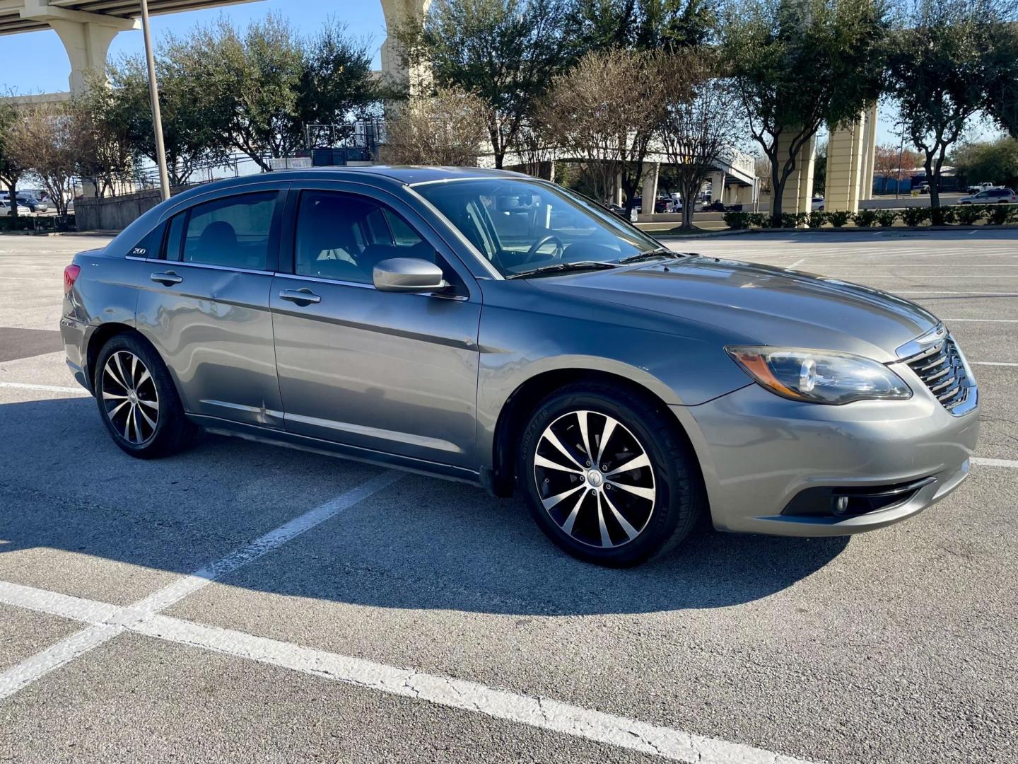 2013 Gray Chrysler 200 Touring (1C3CCBBB9DN) with an 2.4L L4 DOHC 16V engine, 6-Speed Automatic transmission, located at 5005 Telephone Rd., Houston, TX, 77087, (713) 641-0980, 29.690666, -95.298683 - Photo#3