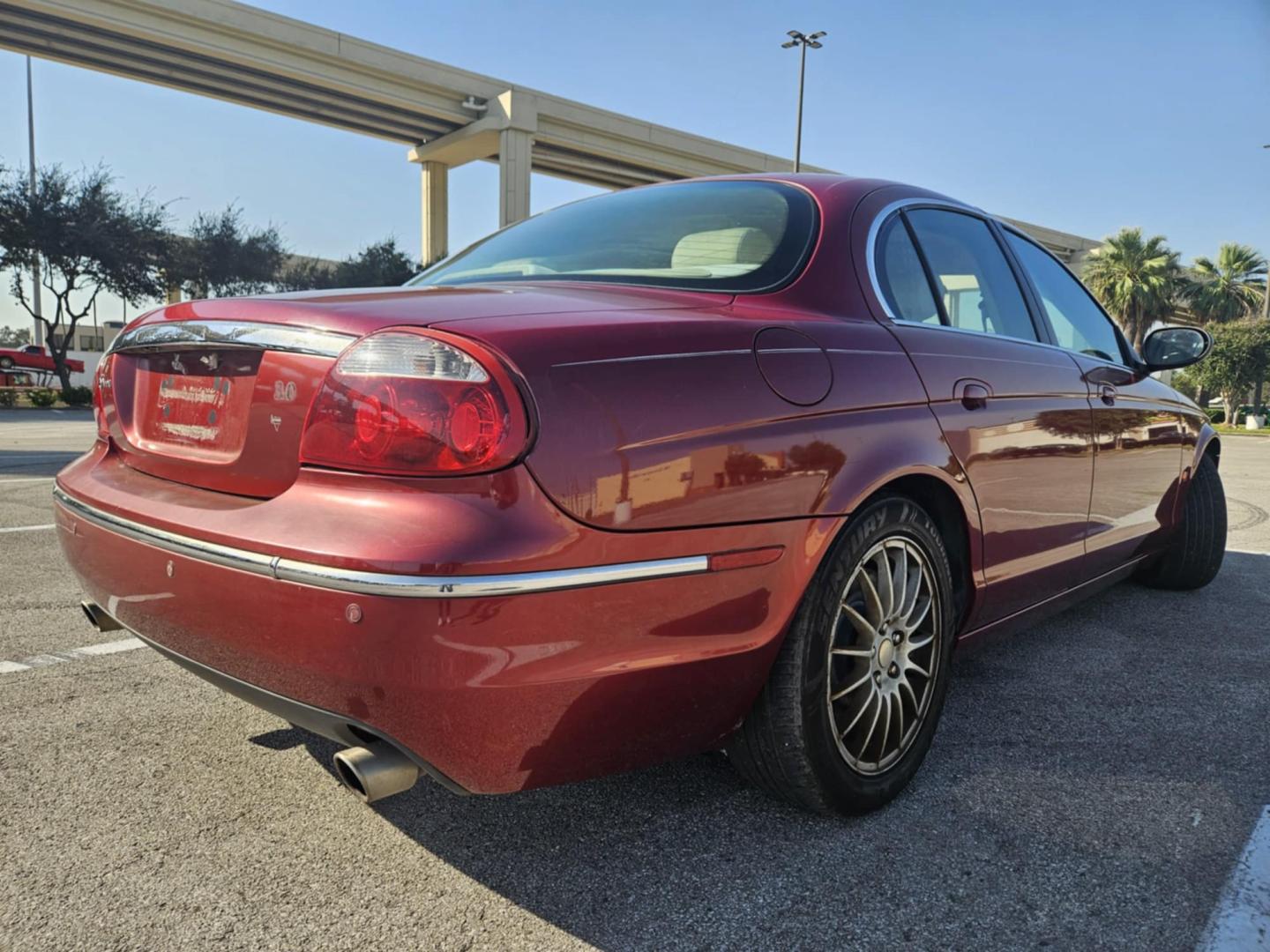 2006 Maroon Jaguar S-Type 3.0 (SAJWA01A26F) with an 3.0L V6 DOHC 24V engine, 6-Speed Automatic Overdrive transmission, located at 5005 Telephone Rd., Houston, TX, 77087, (713) 641-0980, 29.690666, -95.298683 - Photo#2