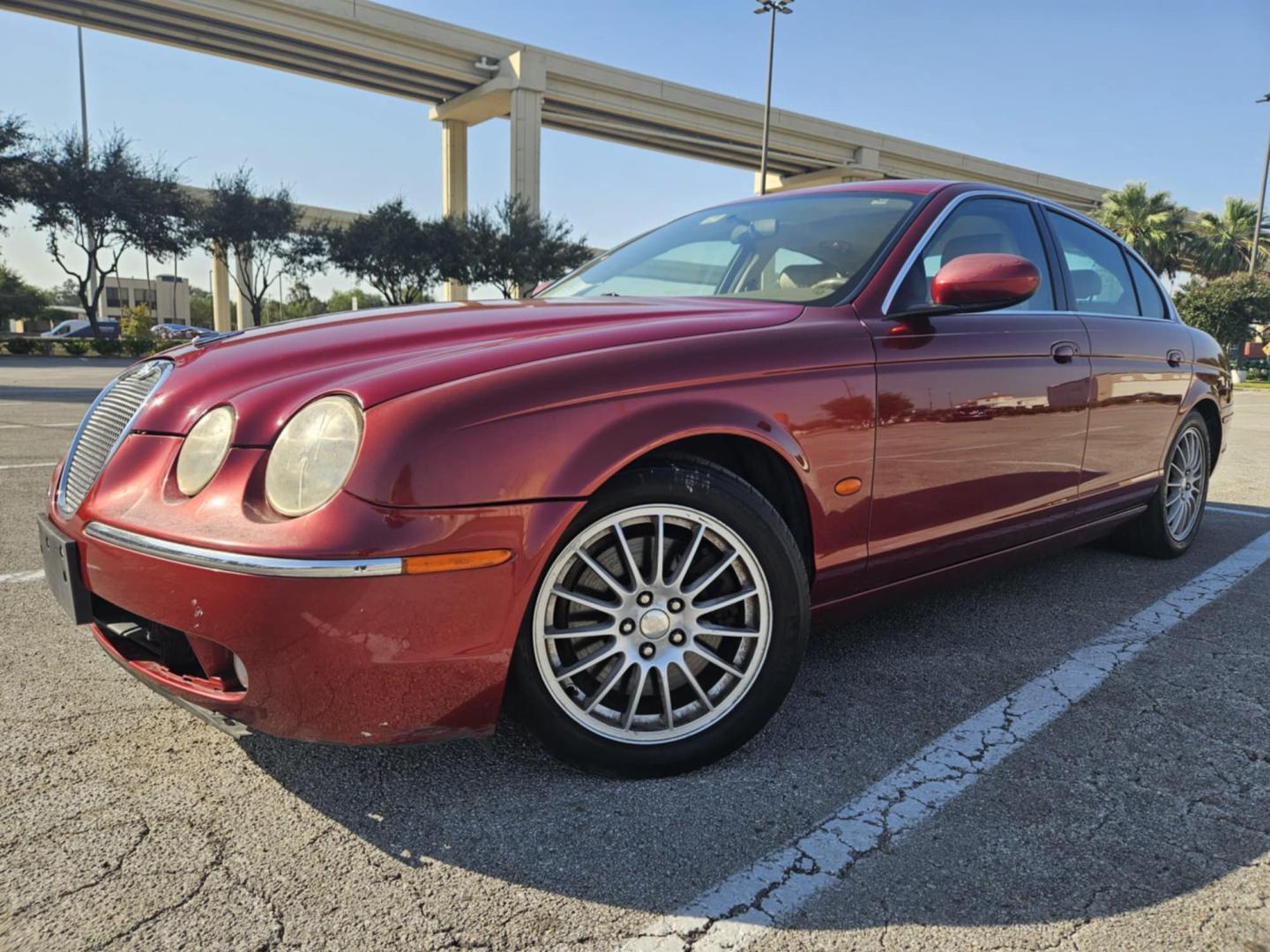 2006 Maroon Jaguar S-Type 3.0 (SAJWA01A26F) with an 3.0L V6 DOHC 24V engine, 6-Speed Automatic Overdrive transmission, located at 5005 Telephone Rd., Houston, TX, 77087, (713) 641-0980, 29.690666, -95.298683 - Photo#0