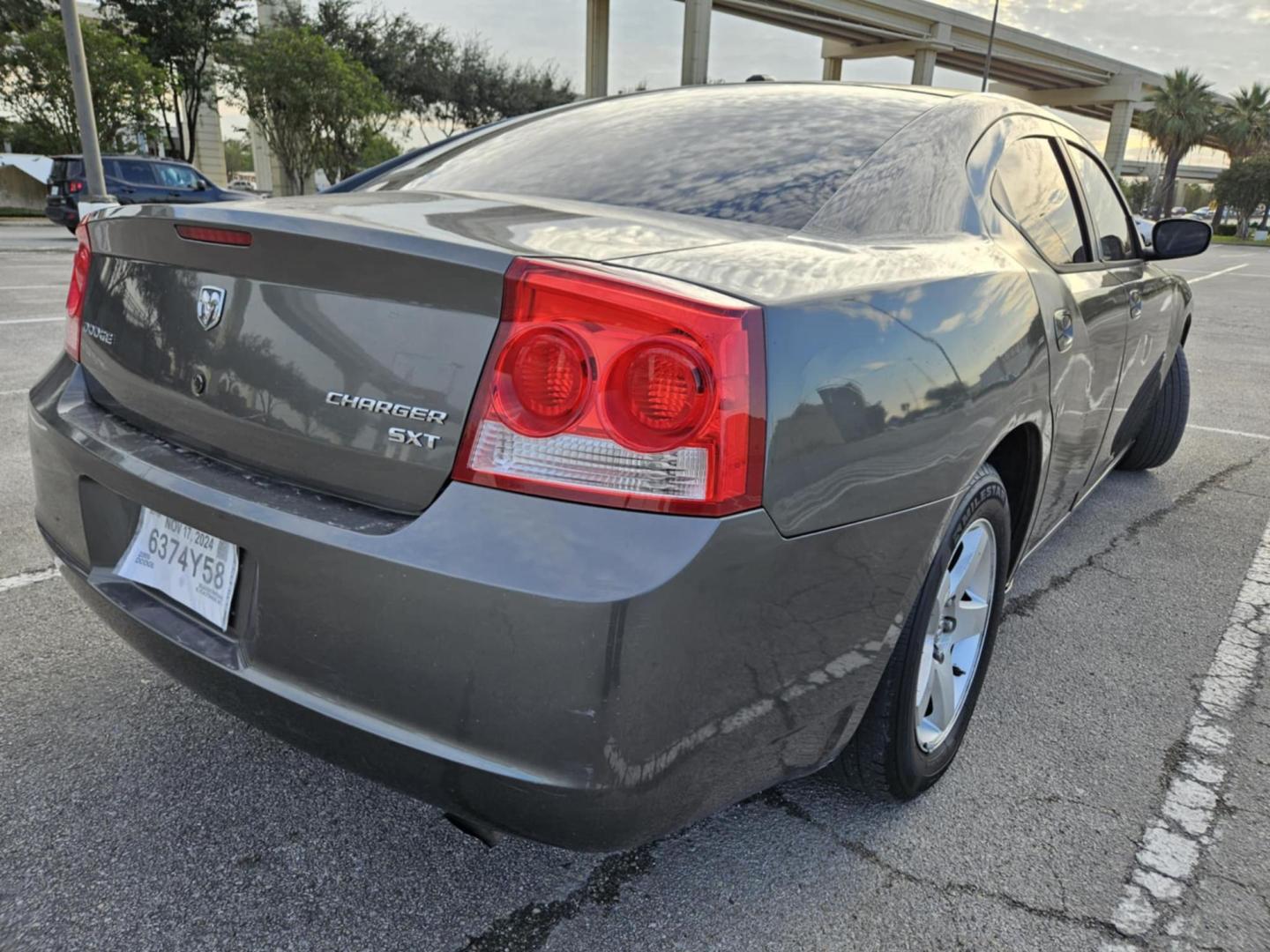 2009 Gray Dodge Charger SXT (2B3KA33V79H) with an 3.5L V6 SOHC 24V engine, 5-Speed Automatic Overdrive transmission, located at 5005 Telephone Rd., Houston, TX, 77087, (713) 641-0980, 29.690666, -95.298683 - Photo#3