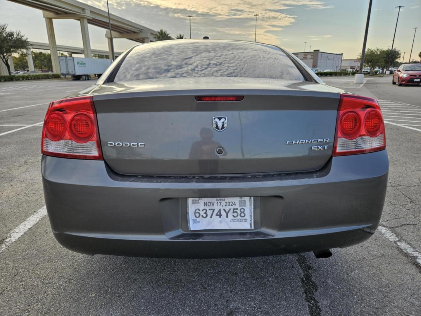 2009 Gray Dodge Charger SXT (2B3KA33V79H) with an 3.5L V6 SOHC 24V engine, 5-Speed Automatic Overdrive transmission, located at 5005 Telephone Rd., Houston, TX, 77087, (713) 641-0980, 29.690666, -95.298683 - Photo#4