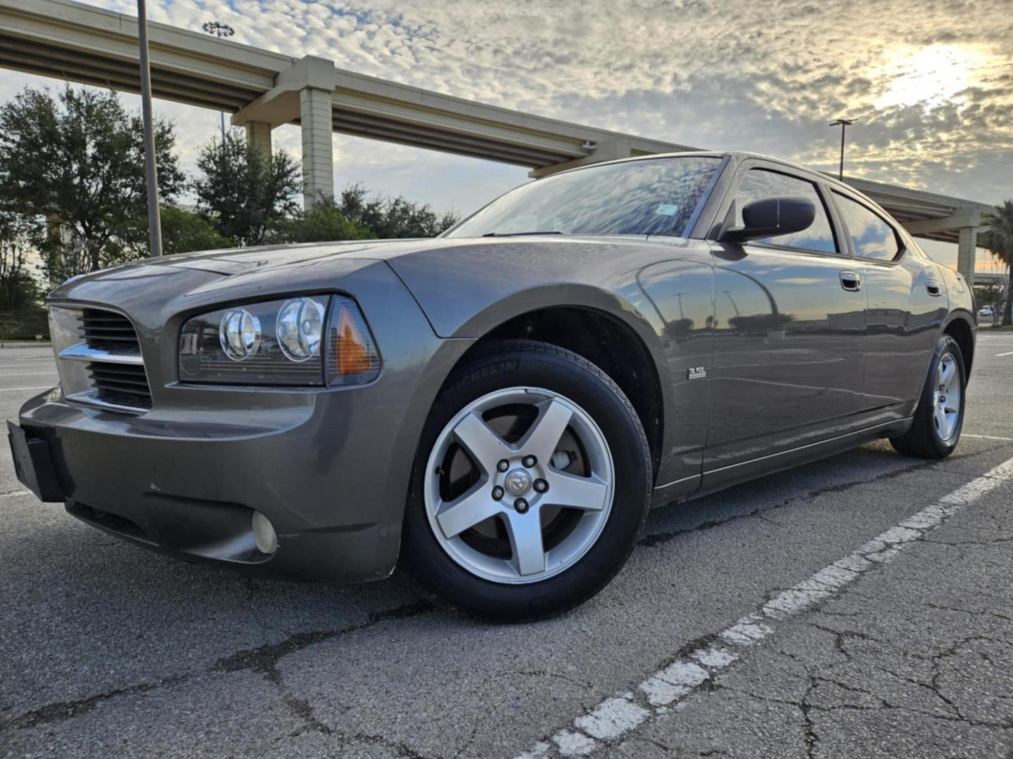 2009 Gray Dodge Charger SXT (2B3KA33V79H) with an 3.5L V6 SOHC 24V engine, 5-Speed Automatic Overdrive transmission, located at 5005 Telephone Rd., Houston, TX, 77087, (713) 641-0980, 29.690666, -95.298683 - Photo#0