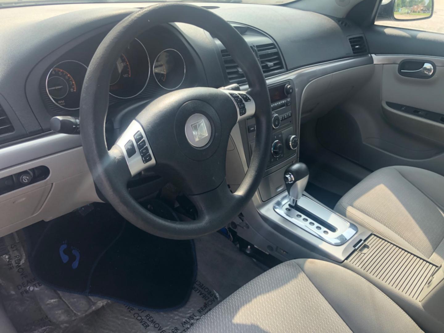 2008 white Saturn Aura XE with an 3.5L V6 12V OHV engine, 4-Speed Automatic Overdrive transmission, located at 5005 Telephone Rd., Houston, TX, 77087, (713) 641-0980, 29.690666, -95.298683 - Photo#9