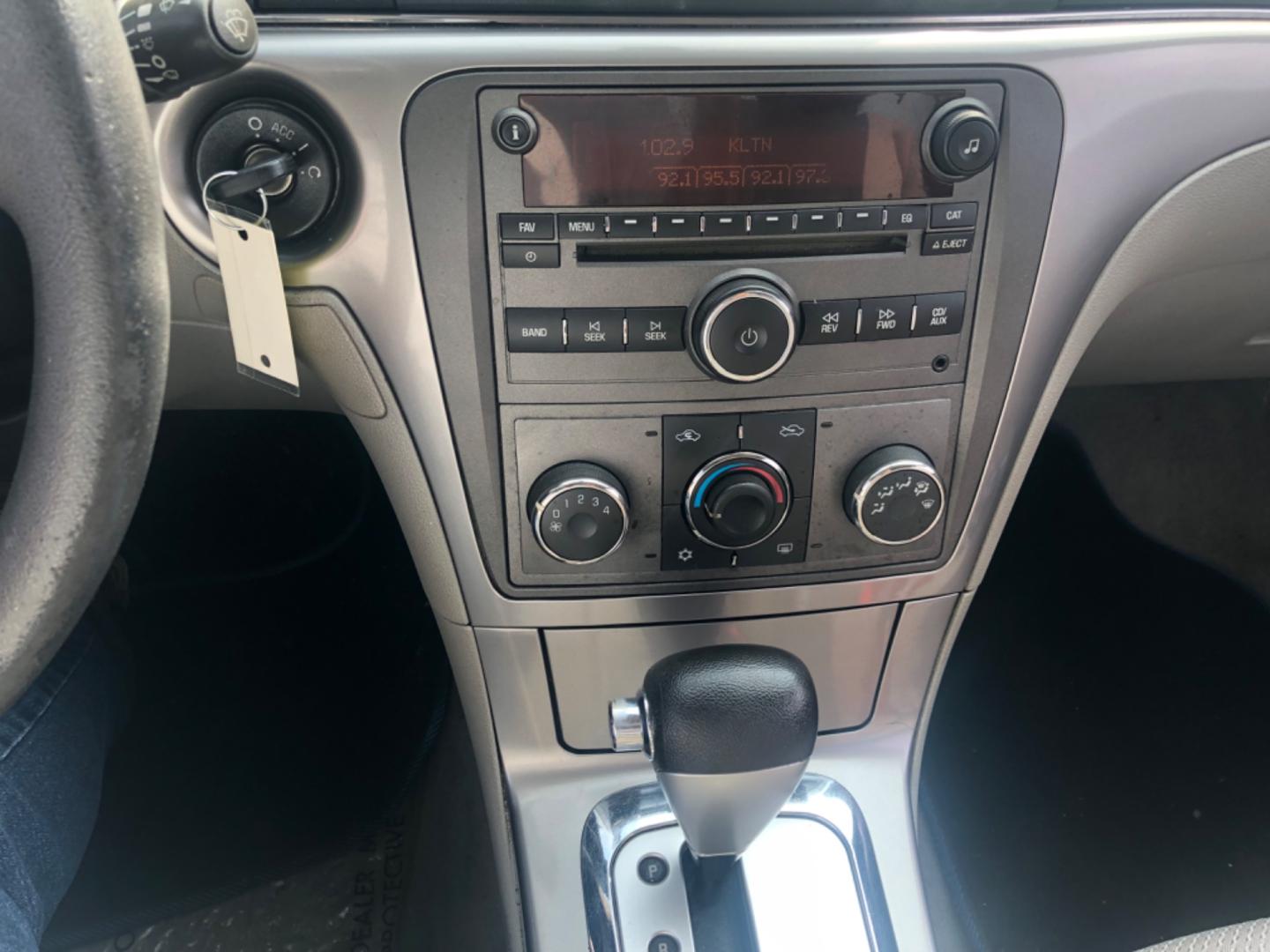 2008 white Saturn Aura XE with an 3.5L V6 12V OHV engine, 4-Speed Automatic Overdrive transmission, located at 5005 Telephone Rd., Houston, TX, 77087, (713) 641-0980, 29.690666, -95.298683 - Photo#12