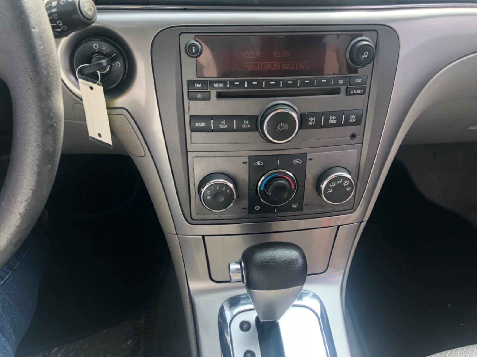 2008 white Saturn Aura XE with an 3.5L V6 12V OHV engine, 4-Speed Automatic Overdrive transmission, located at 5005 Telephone Rd., Houston, TX, 77087, (713) 641-0980, 29.690666, -95.298683 - Photo #12