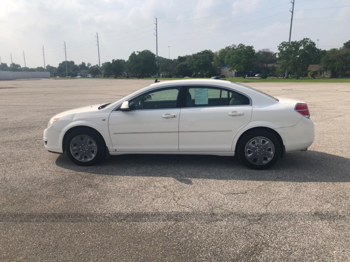 2008 white Saturn Aura XE with an 3.5L V6 12V OHV engine, 4-Speed Automatic Overdrive transmission, located at 5005 Telephone Rd., Houston, TX, 77087, (713) 641-0980, 29.690666, -95.298683 - Photo#3