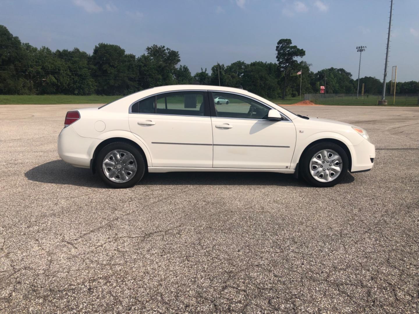 2008 white Saturn Aura XE with an 3.5L V6 12V OHV engine, 4-Speed Automatic Overdrive transmission, located at 5005 Telephone Rd., Houston, TX, 77087, (713) 641-0980, 29.690666, -95.298683 - Photo#4