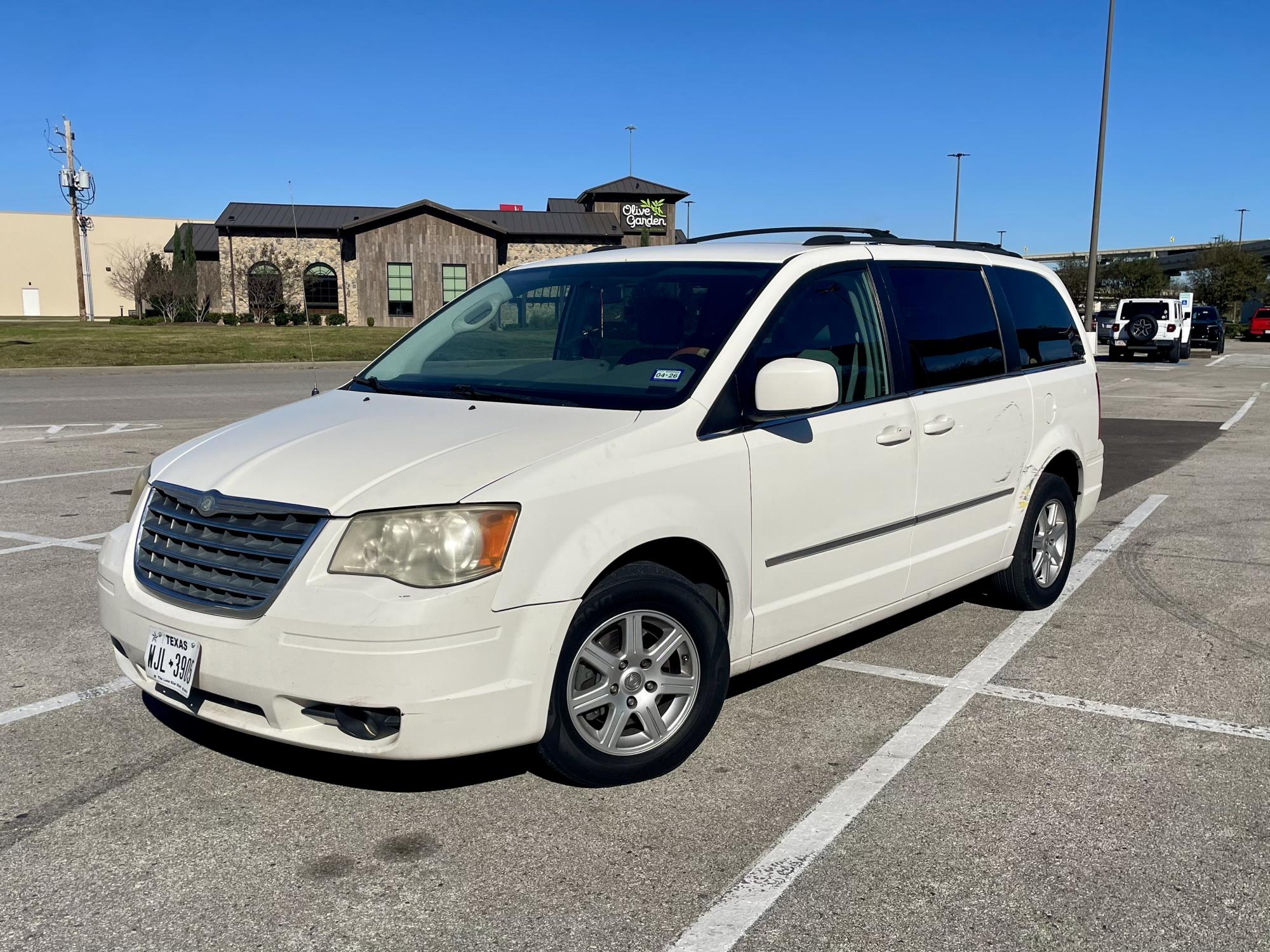 photo of 2010 Chrysler Town & Country Touring