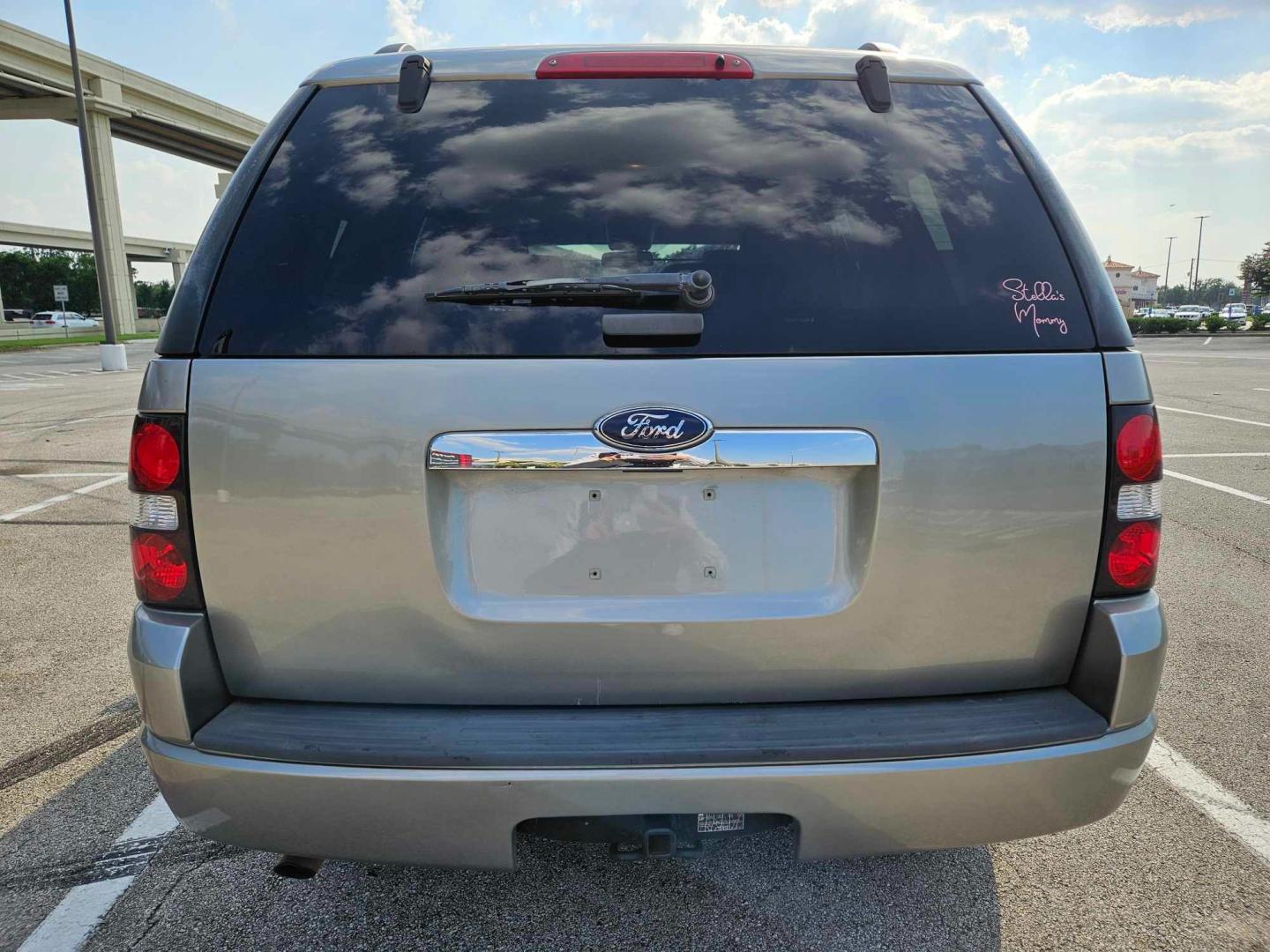 2008 silver Ford Explorer (1FMEU63E38U) , located at 5005 Telephone Rd., Houston, TX, 77087, (713) 641-0980, 29.690666, -95.298683 - Photo#2