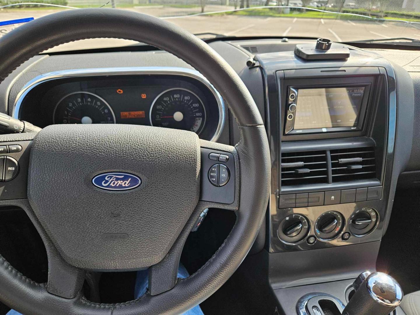 2008 silver Ford Explorer (1FMEU63E38U) , located at 5005 Telephone Rd., Houston, TX, 77087, (713) 641-0980, 29.690666, -95.298683 - Photo#7