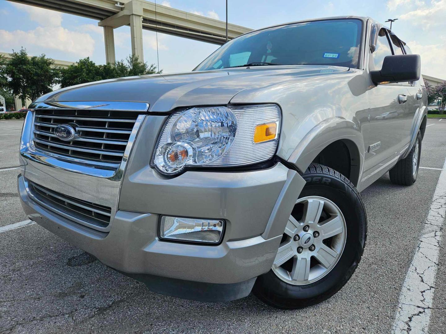 2008 silver Ford Explorer (1FMEU63E38U) , located at 5005 Telephone Rd., Houston, TX, 77087, (713) 641-0980, 29.690666, -95.298683 - Photo#0