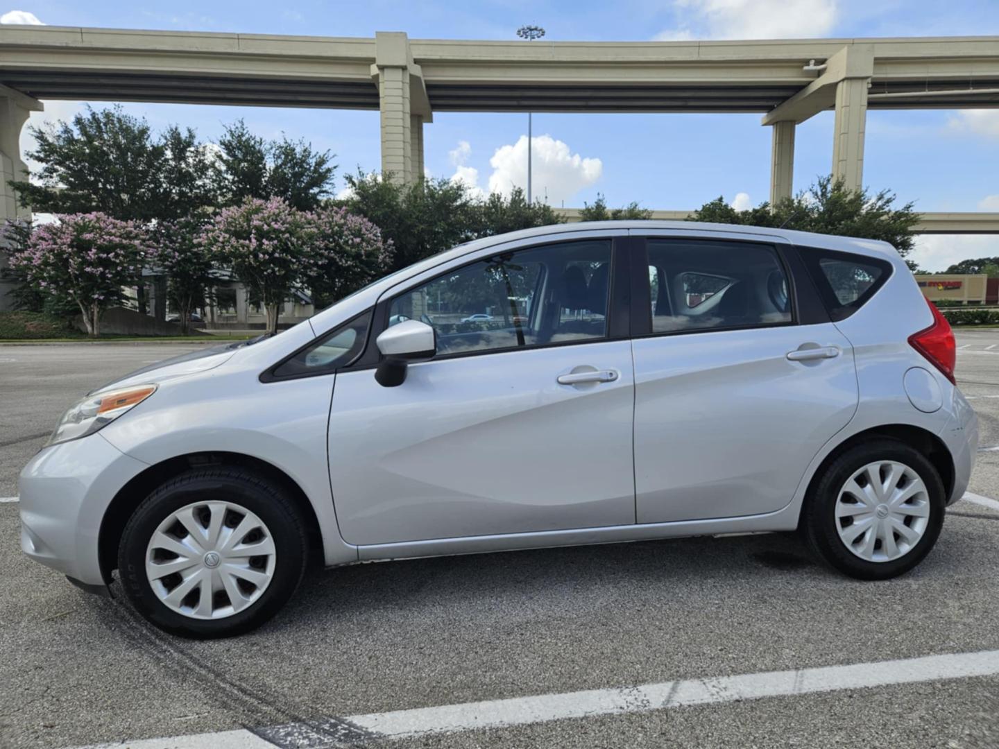 2015 silver Nissan Versa Note (3N1CE2CP3FL) , located at 5005 Telephone Rd., Houston, TX, 77087, (713) 641-0980, 29.690666, -95.298683 - Photo#2