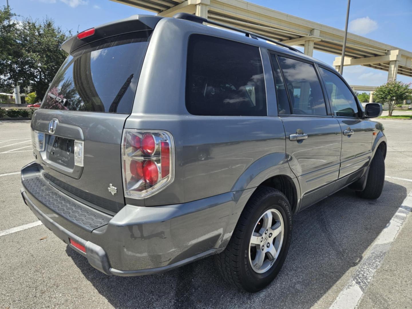 2007 silver Honda Pilot (5FNYF28407B) , located at 5005 Telephone Rd., Houston, TX, 77087, (713) 641-0980, 29.690666, -95.298683 - Photo#3