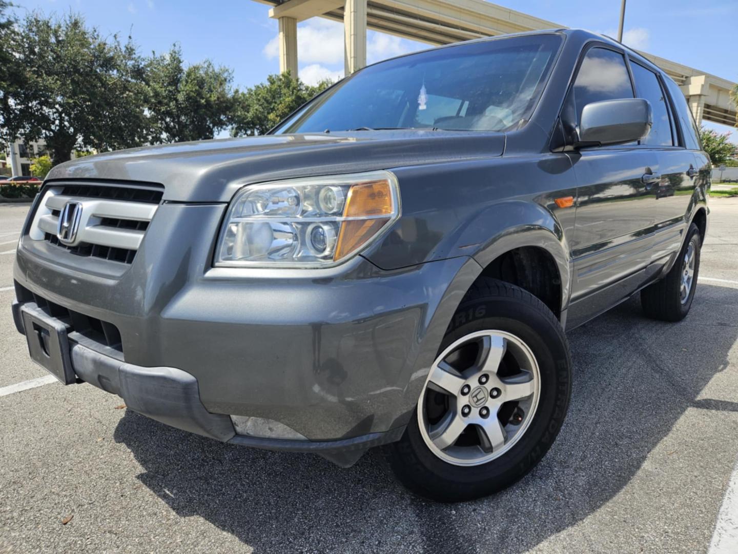 2007 silver Honda Pilot (5FNYF28407B) , located at 5005 Telephone Rd., Houston, TX, 77087, (713) 641-0980, 29.690666, -95.298683 - Photo#0