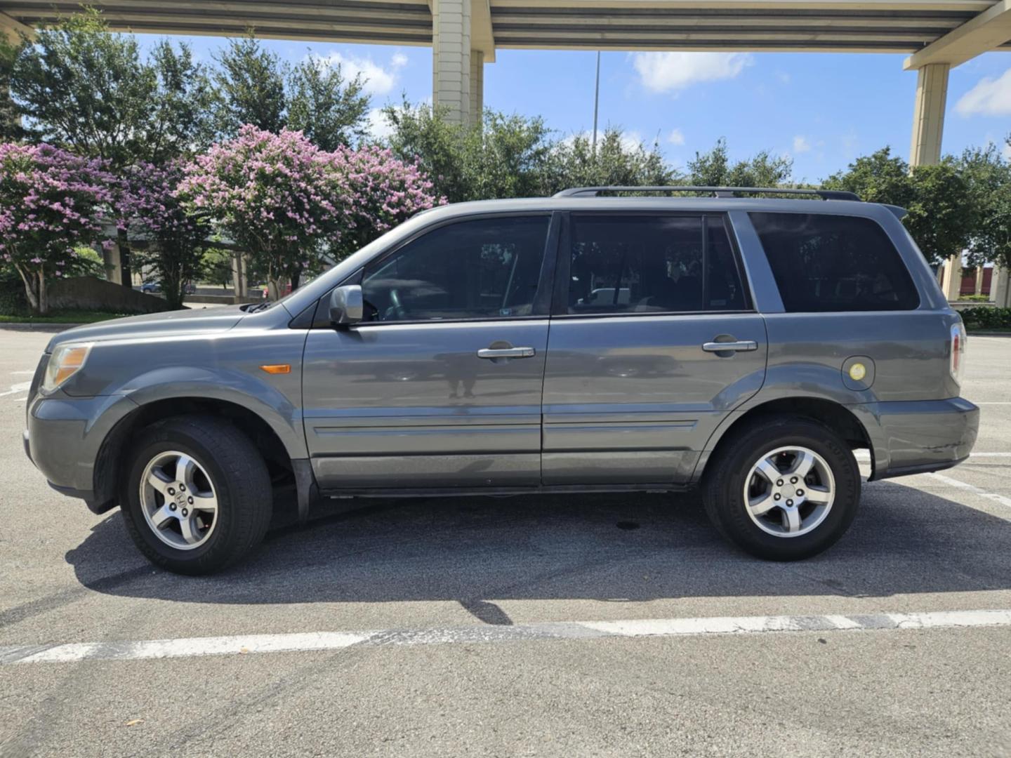 2007 silver Honda Pilot (5FNYF28407B) , located at 5005 Telephone Rd., Houston, TX, 77087, (713) 641-0980, 29.690666, -95.298683 - Photo#2