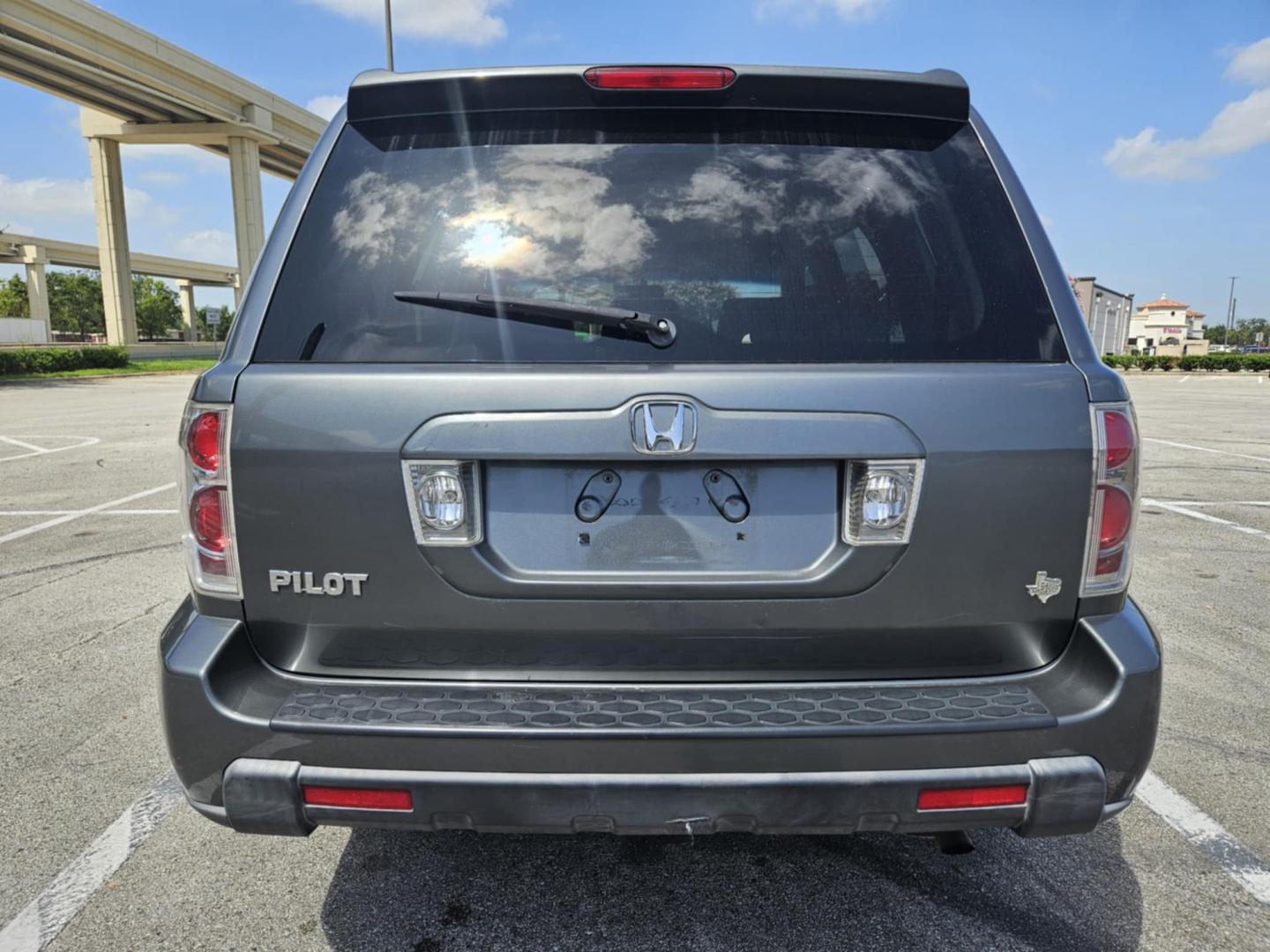 2007 silver Honda Pilot (5FNYF28407B) , located at 5005 Telephone Rd., Houston, TX, 77087, (713) 641-0980, 29.690666, -95.298683 - Photo#4